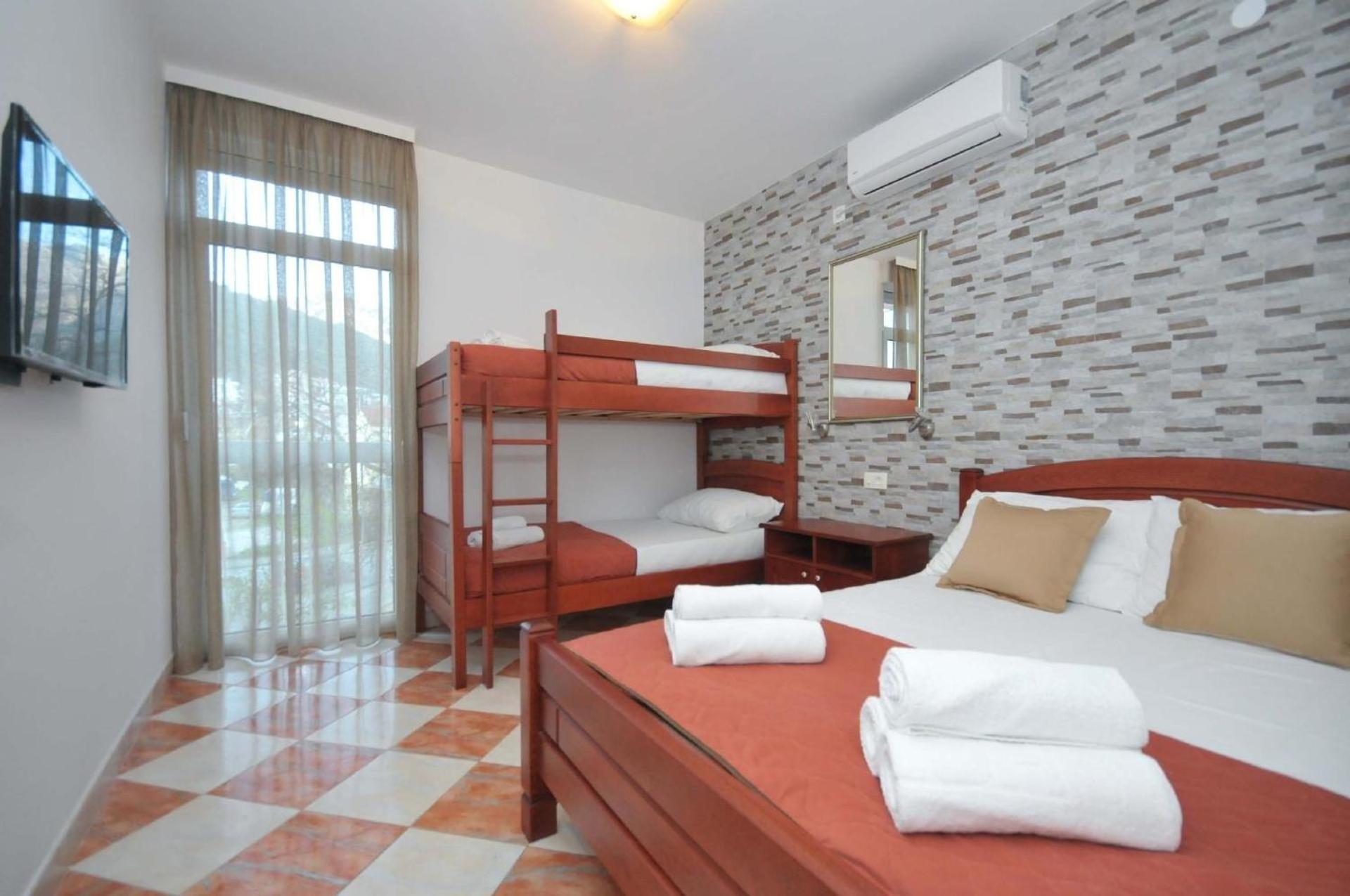 Apartment Fuer 4 Personen Ca 35 M In Budva, Adriakueste Montenegro Kueste Um